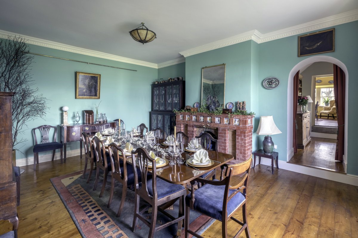 Mount Vernon - lovely dining room with seating for all guests